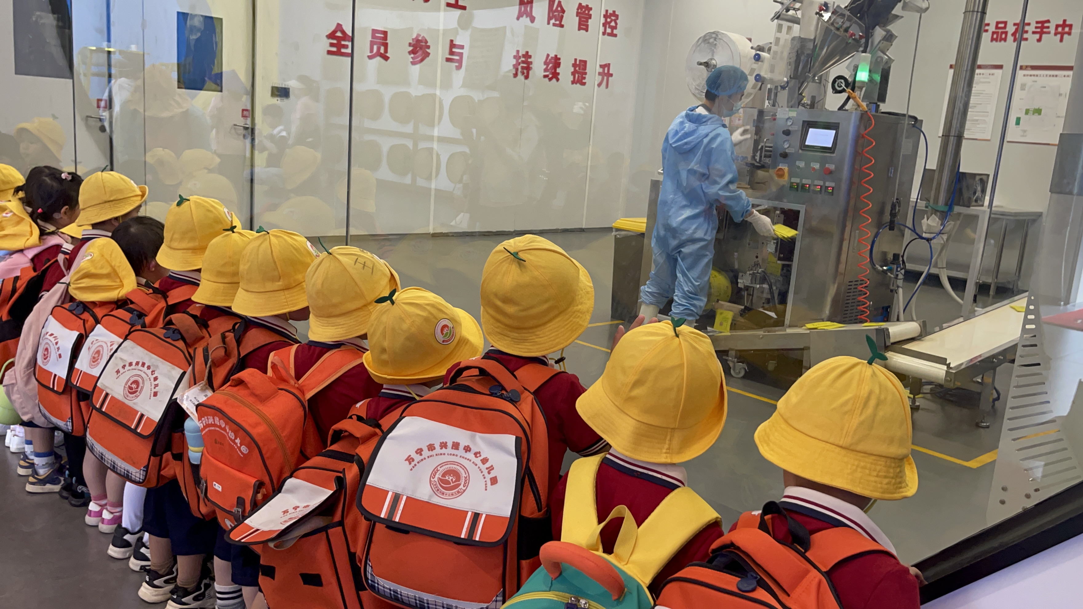 人大代表黄海文:以侨心履职,让兴隆咖啡香飘世界 人大代表黄海文:以侨心履职,让兴隆咖啡香飘世界_fororder_微信图片_20260310144116_345_2