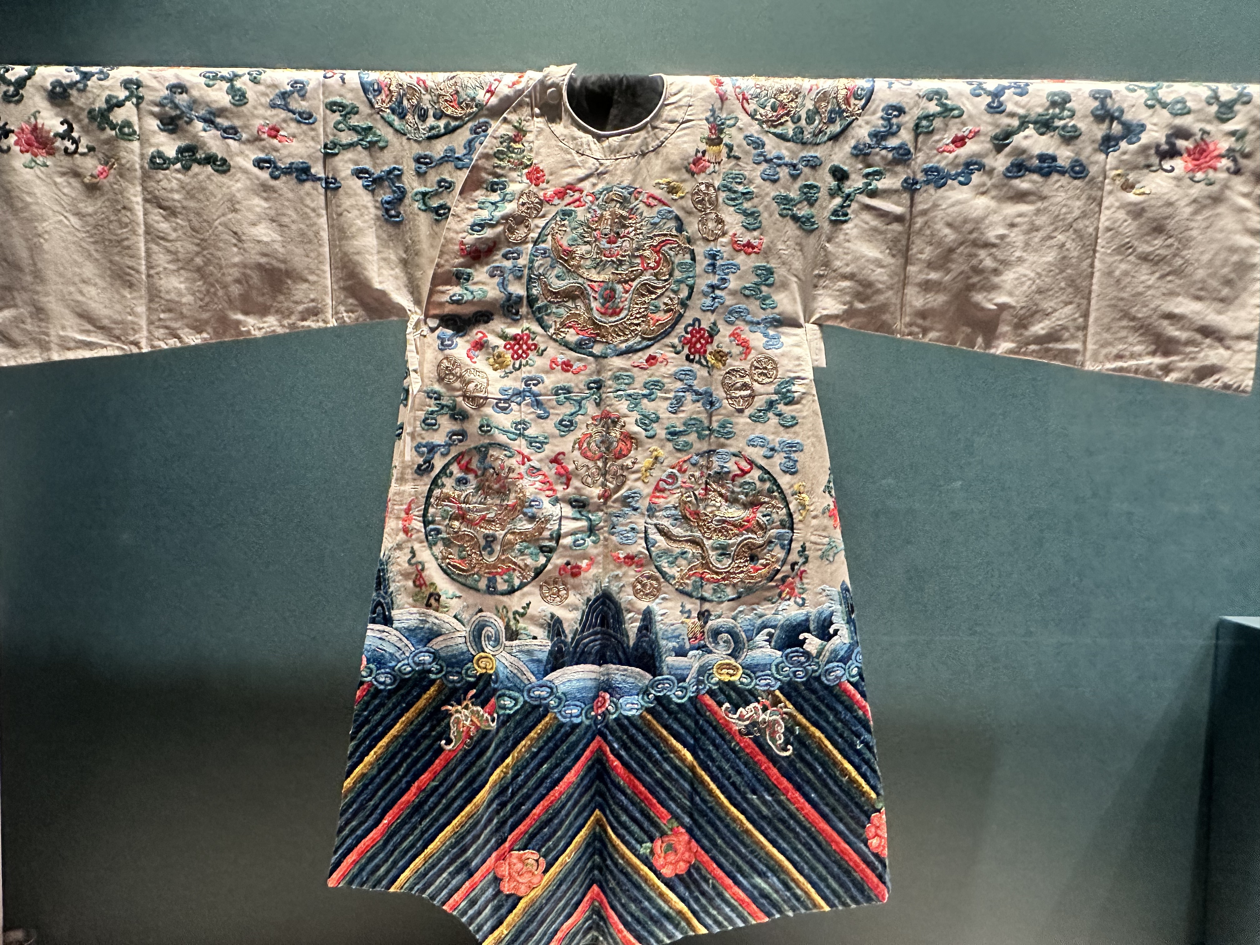 “金邻共曜”话中泰:故宫特展里的千年文明互鉴(下) “金邻共曜”话中泰:故宫特展里的千年文明互鉴(下)_fororder_微信图片_20251229162430_209_2