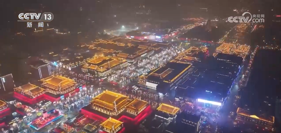 绾青丝着唐装、走进书中美景……传统文化生动“破圈”撬动消费澎湃活力 绾青丝着唐装、走进书中美景……传统文化生动“破圈”撬动消费澎湃活力