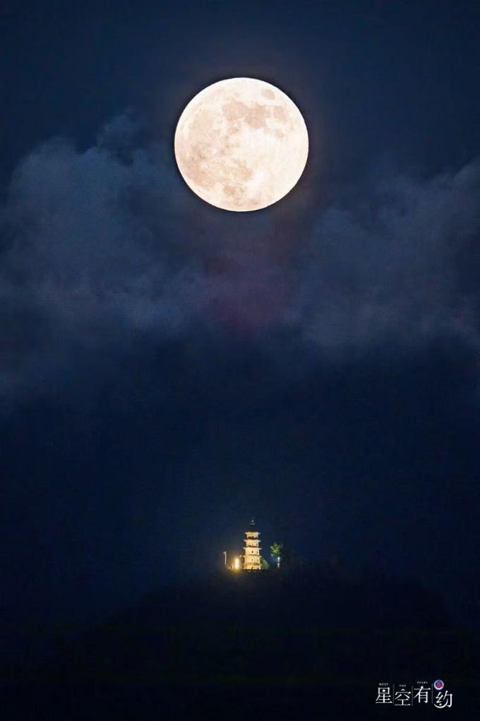 “超级月亮”、狮子座流星雨极大等将亮相11月天宇 “超级月亮”、狮子座流星雨极大等将亮相11月天宇