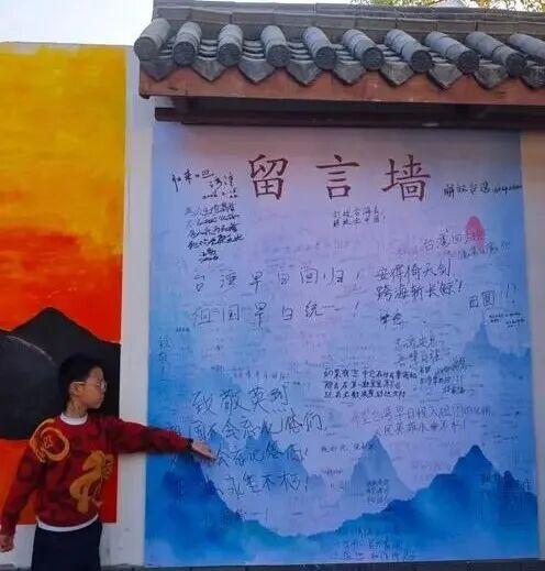 吴石故居前,他们一直等到闭馆还不愿离去 吴石故居前,他们一直等到闭馆还不愿离去