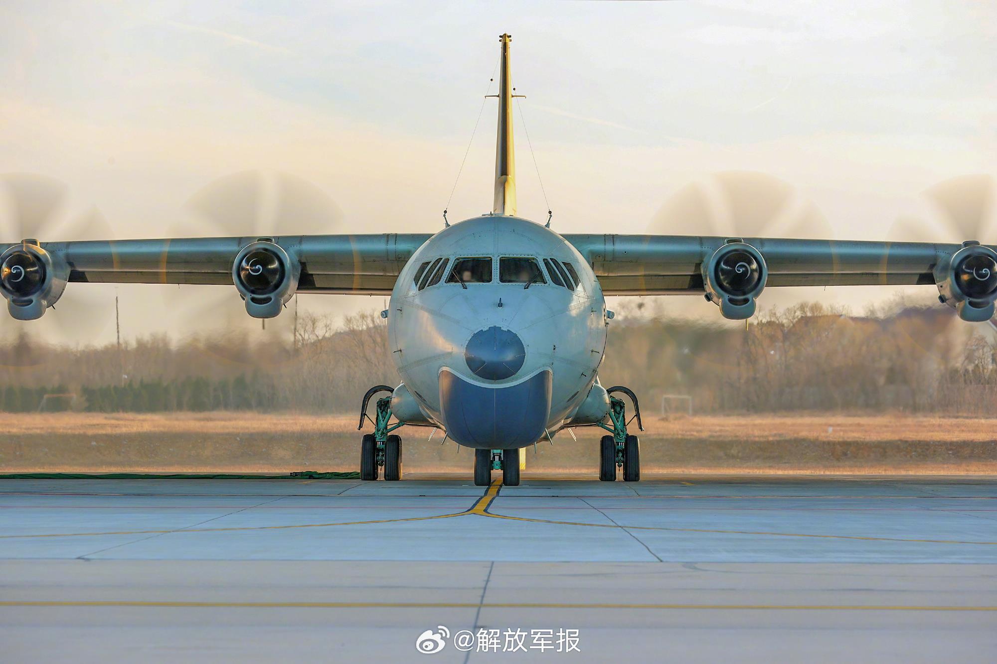 海军战机飞行训练图上新 每一张都是视觉大片 海军战机飞行训练图上新 每一张都是视觉大片