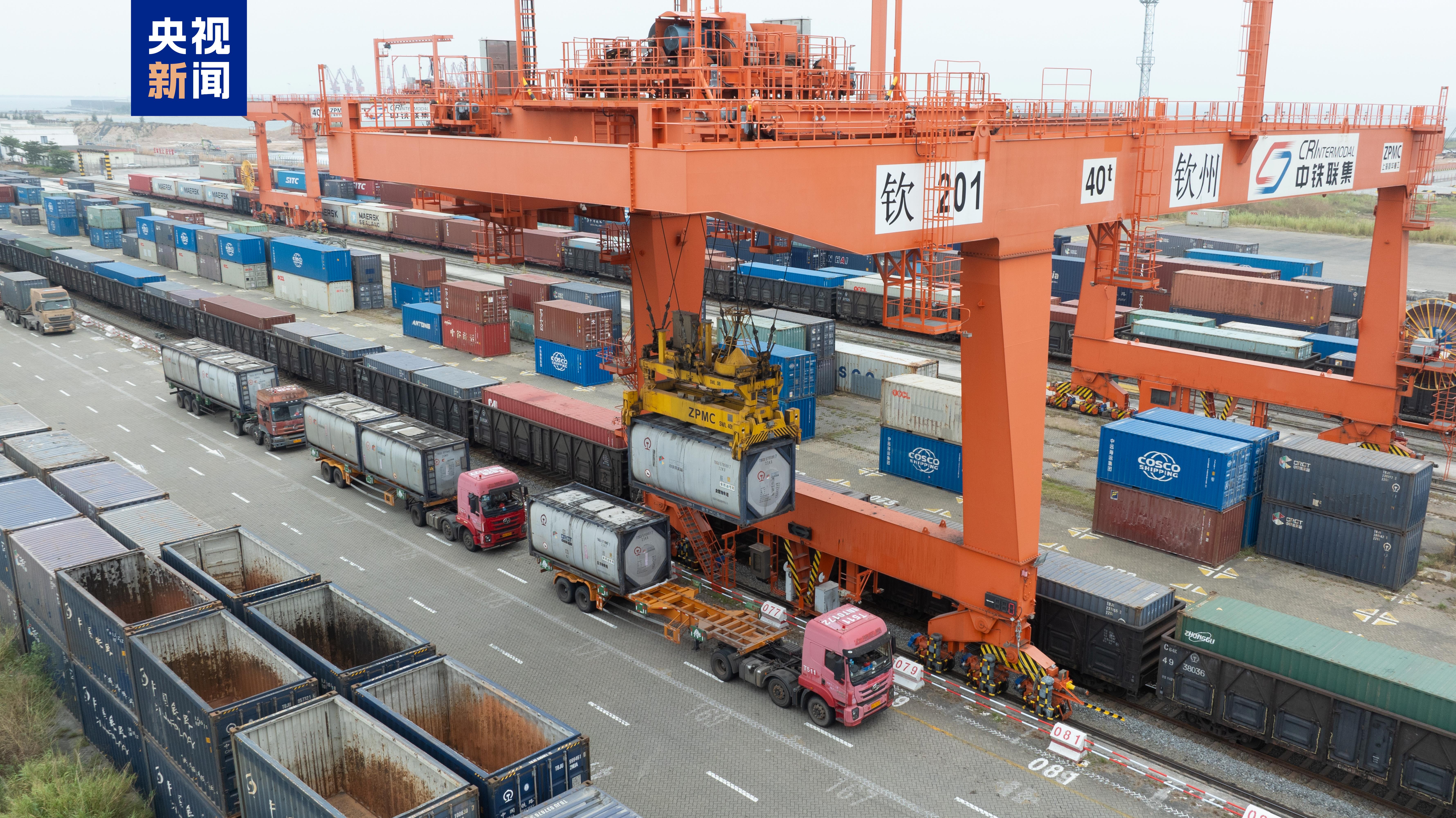 今年西部陆海新通道班列累运量突破120万标箱 今年西部陆海新通道班列累运量突破120万标箱