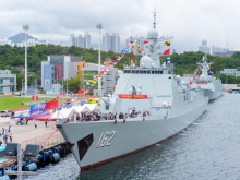 舰耀香江 寸心报国——海军舰艇编队面向港澳市民开放见闻 舰耀香江 寸心报国——海军舰艇编队面向港澳市民开放见闻