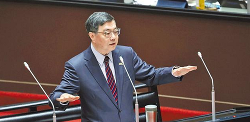 包机窜日演双簧，卓荣泰的“私人行程”骗得了谁？