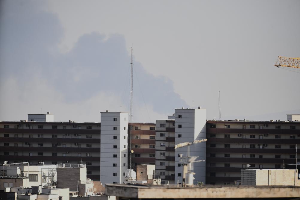 互袭持续!伊朗说首次动用了“泥石”导弹 否认请求与美谈判 互袭持续!伊朗说首次动用了“泥石”导弹 否认请求与美谈判