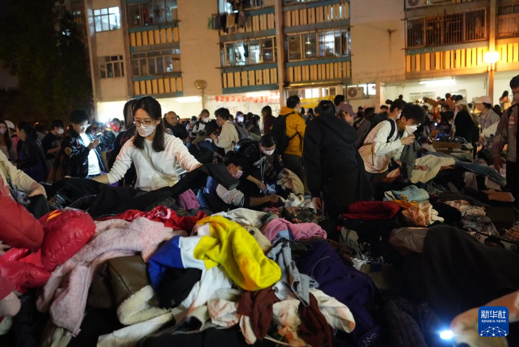 香港大埔火灾救援中的爱心接力