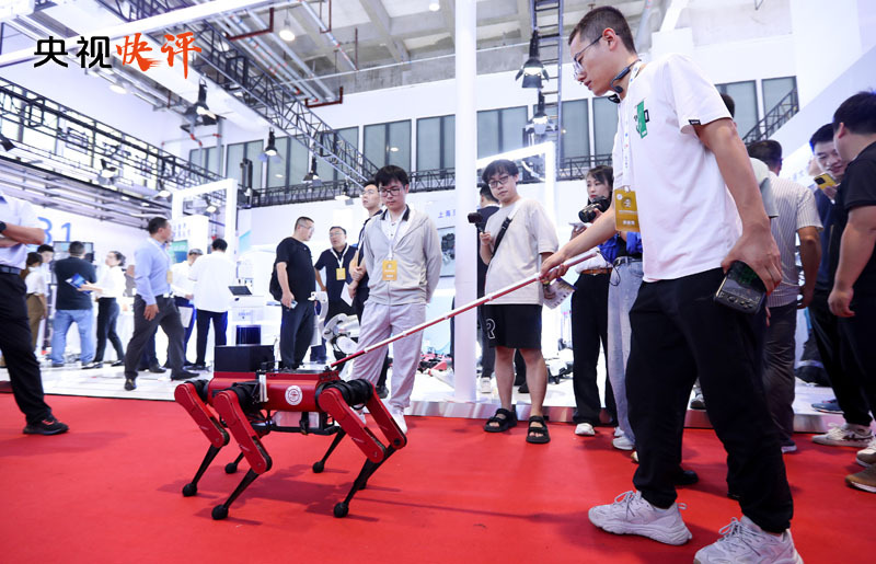 央视快评丨为建设教育强国科技强国人才强国作出新贡献 央视快评丨为建设教育强国科技强国人才强国作出新贡献