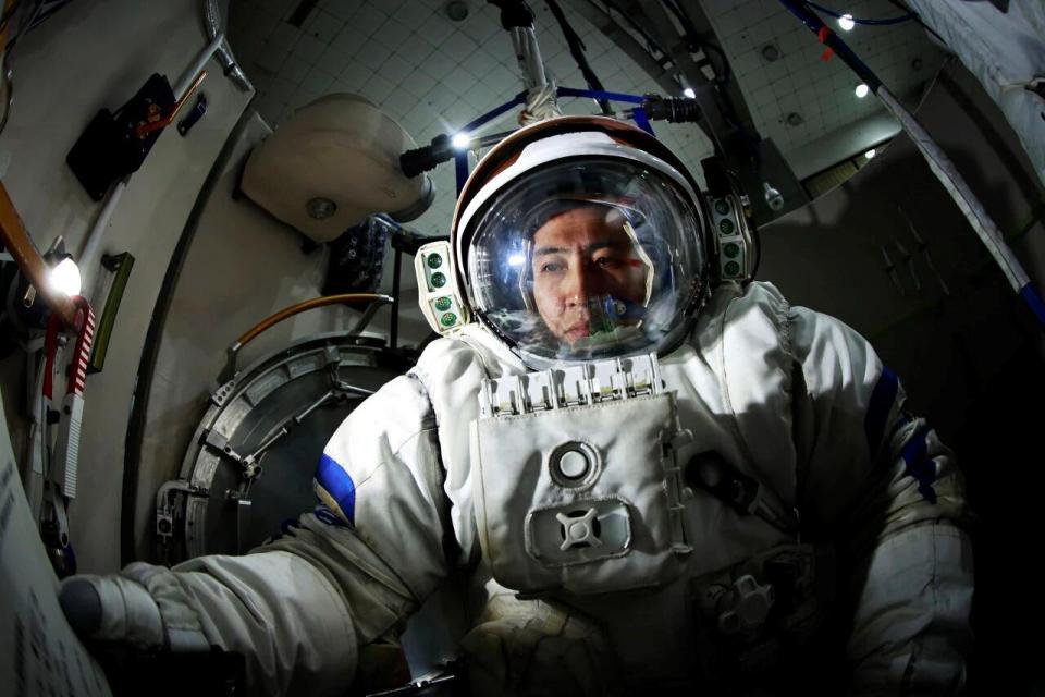 “神二十一”飞天在即 乘组地面训练精彩瞬间→ “神二十一”飞天在即 乘组地面训练精彩瞬间→