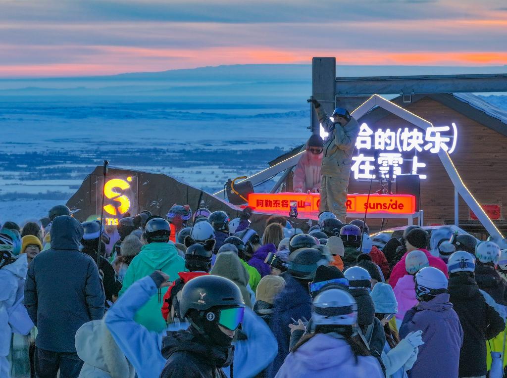 南北攜手共繪萬億冰雪經(jīng)濟新版圖