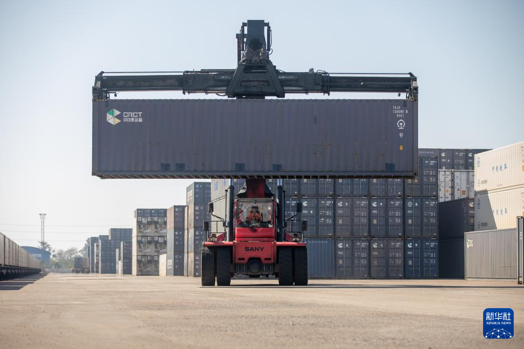 老挝木薯淀粉首次成列输华 老挝木薯淀粉首次成列输华