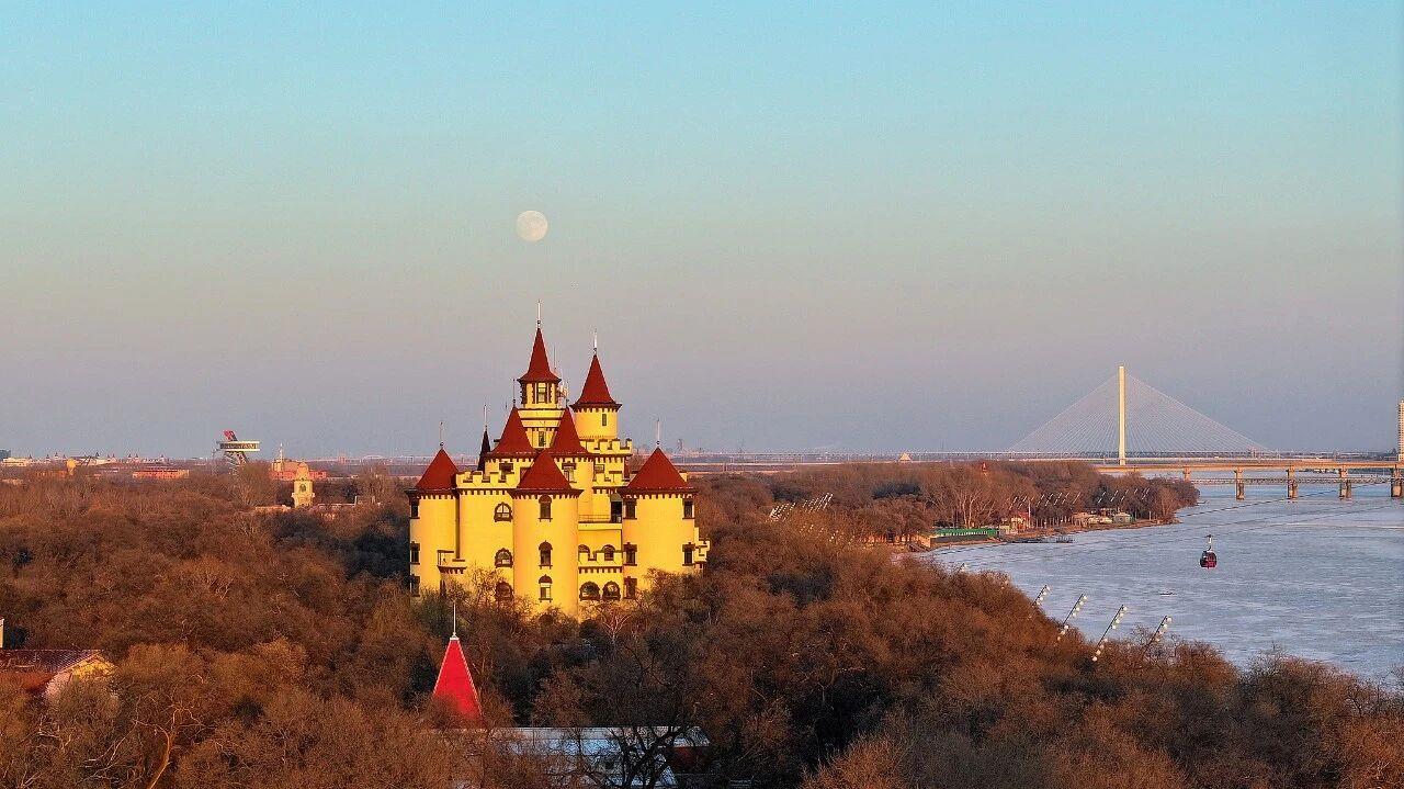 抬头哇!月亮超级大 抬头哇!月亮超级大