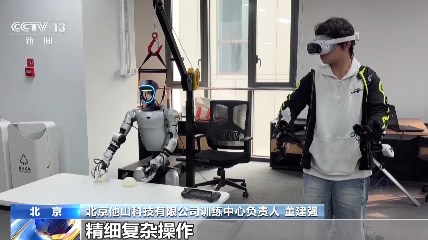 全国最大人形机器人训练基地什么样?总台记者探访 全国最大人形机器人训练基地什么样?总台记者探访