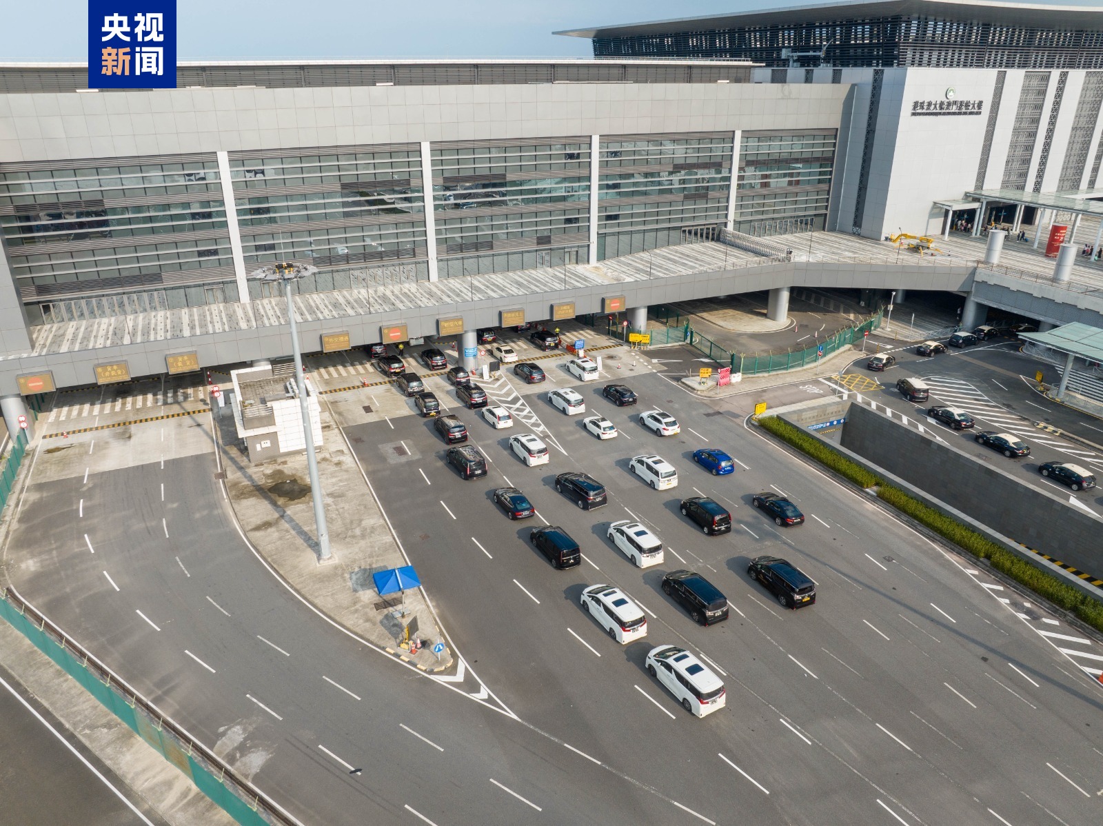 港珠澳大橋澳門口岸達(dá)成千萬通關(guān)量 較去年提前13天
