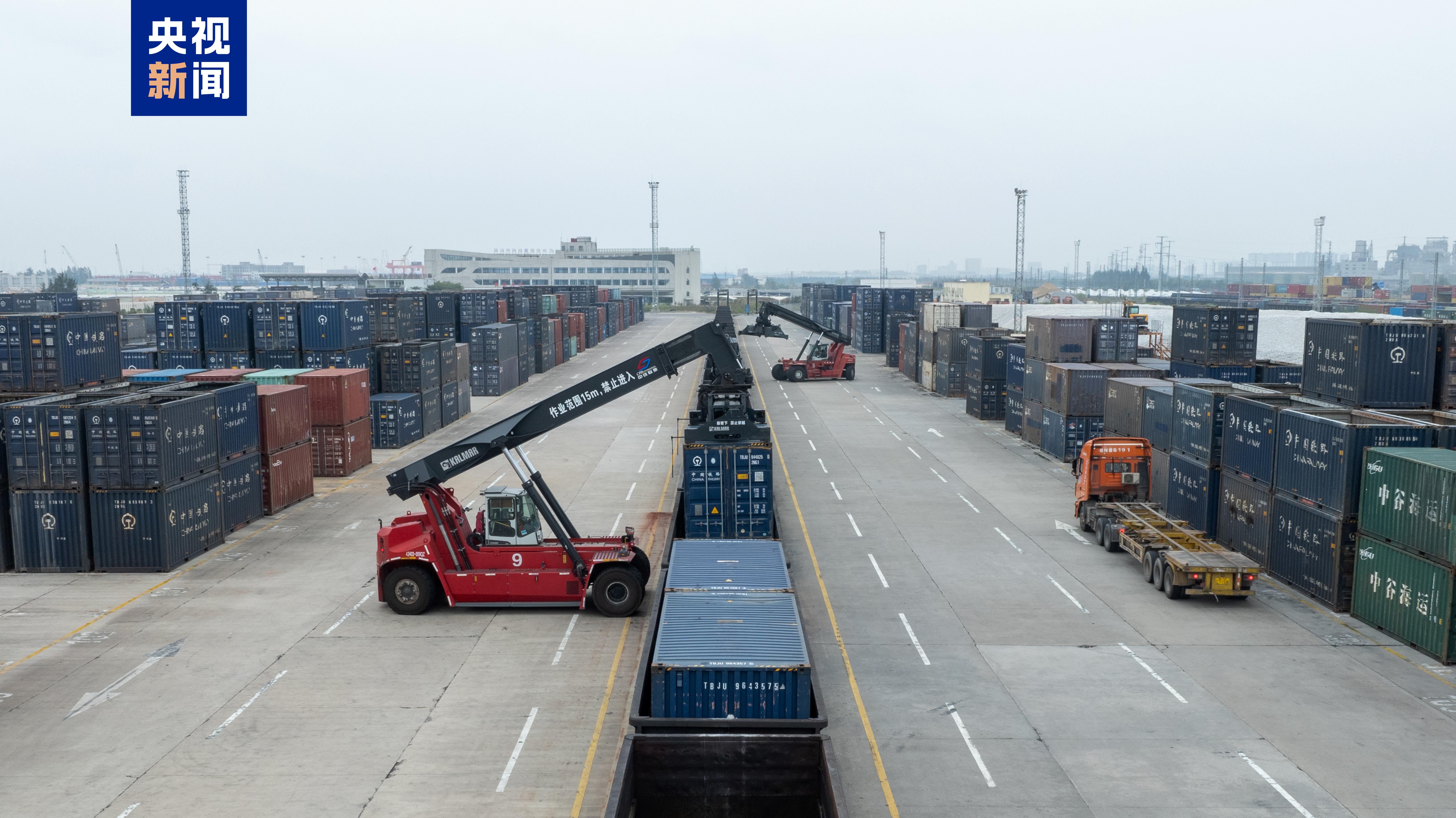 今年西部陆海新通道班列累运量突破120万标箱 今年西部陆海新通道班列累运量突破120万标箱