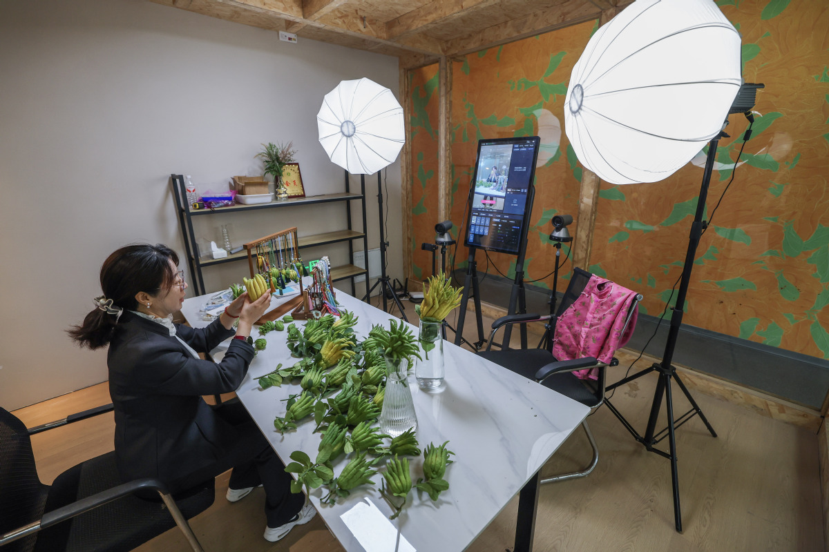 为基本实现社会主义现代化奠定更加坚实的基础——《中共中央关于制定国民经济和社会发展第十五个五年规划的建议》诞生记 为基本实现社会主义现代化奠定更加坚实的基础——《中共中央关于制定国民经济和社会发展第十五个五年规划的建议》诞生记