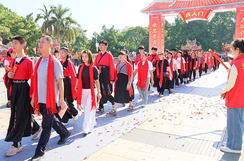 第十届南安凤山文化活动周盛大举行 两岸四大信仰祖庭共叙缘脉情深 第十届南安凤山文化活动周盛大举行 两岸四大信仰祖庭共叙缘脉情深