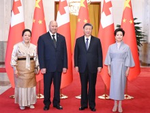 习近平会见汤加国王图普六世 习近平会见汤加国王图普六世