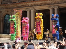 悉尼街头年味浓:醒狮起舞 火马迎春 悉尼街头年味浓:醒狮起舞 火马迎春_fororder_VCG111621995978