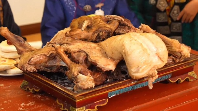 仪式感满满！台湾网红体验羊背子宴，这美味谁能抗拒？_fororder_截图录屏_选择区域_20260105154944