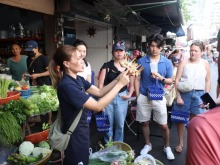 赶早市、下厨房——泰餐课成外国游客“新宠” 赶早市、下厨房——泰餐课成外国游客“新宠”