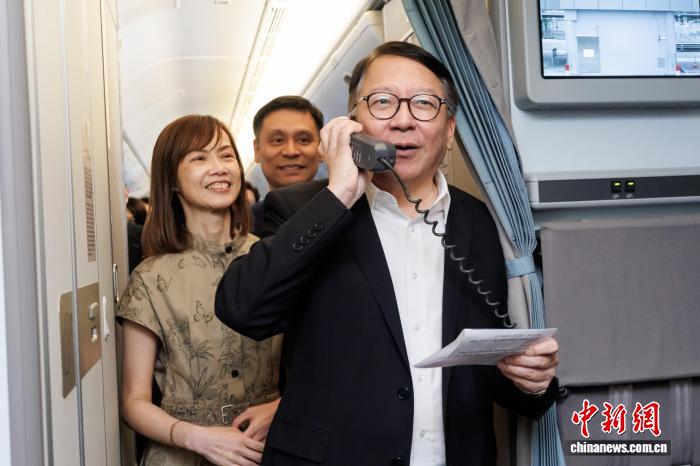 180名香港青少年“冲上云霄”体验“空中之旅” 180名香港青少年“冲上云霄”体验“空中之旅”