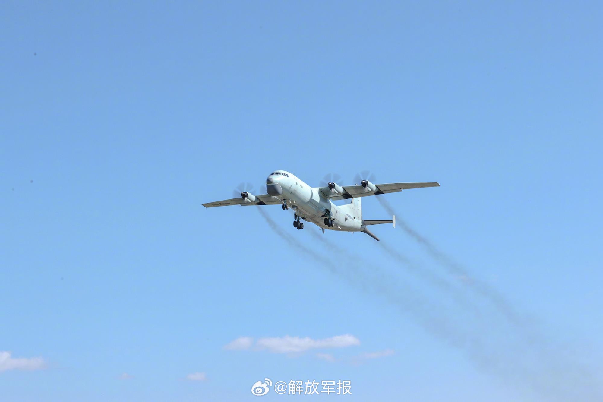 海军战机飞行训练图上新 每一张都是视觉大片 海军战机飞行训练图上新 每一张都是视觉大片