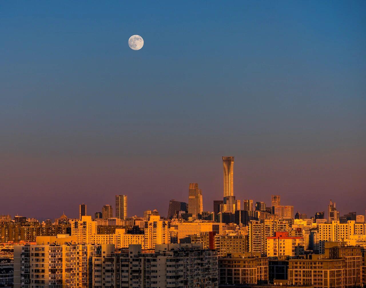 抬头哇!月亮超级大 抬头哇!月亮超级大