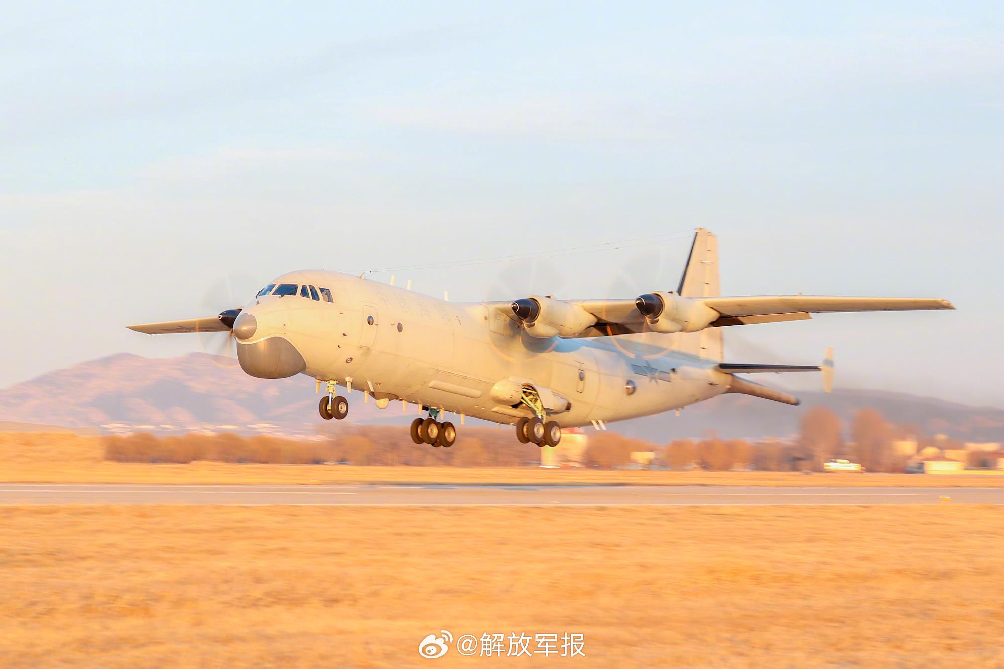 海军战机飞行训练图上新 每一张都是视觉大片 海军战机飞行训练图上新 每一张都是视觉大片