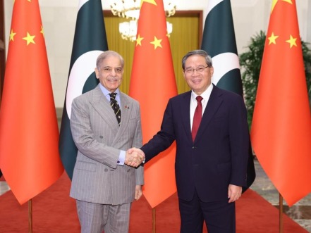 李强同巴基斯坦总理夏巴兹会谈