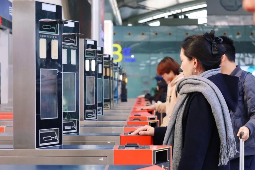 一天跑300多列复兴号!这条高铁调图后到底有多忙? 一天跑300多列复兴号!这条高铁调图后到底有多忙?