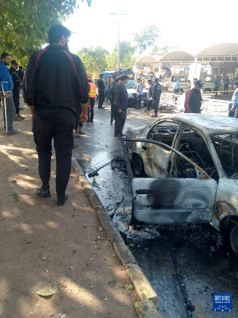 巴基斯坦首都发生自杀式炸弹袭击致12死27伤 巴基斯坦首都发生自杀式炸弹袭击致12死27伤