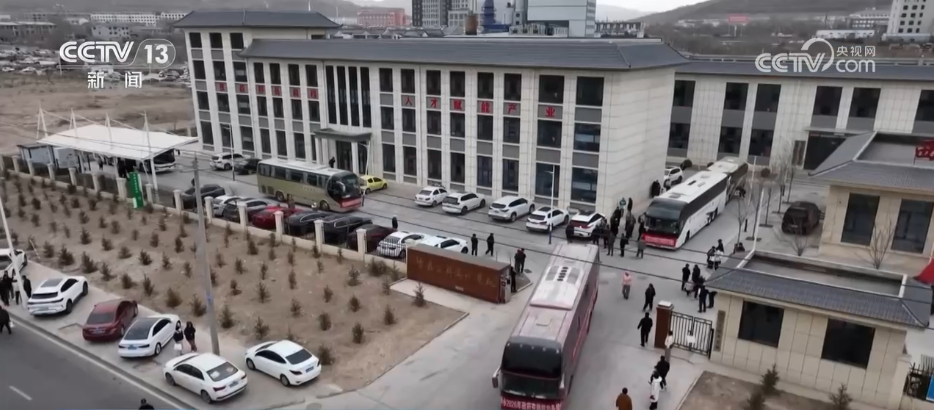 各地迎来复工返岗高峰 “春风”拉满节后复工复产的“进度条”