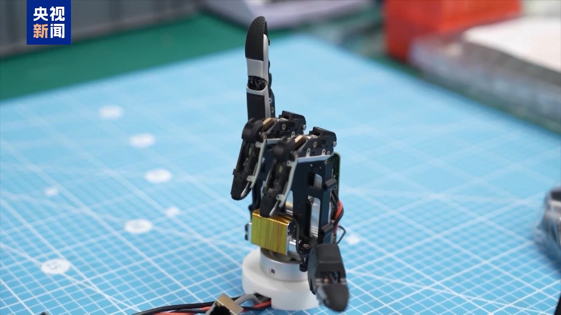 打爆米花、做咖啡、导购……人形机器人在深圳“上岗”了 打爆米花、做咖啡、导购……人形机器人在深圳“上岗”了