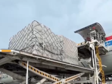 “买全球”鲜货快进、“卖全球”智造畅出 透视空港兴旺景象感知外贸强劲增势 “买全球”鲜货快进、“卖全球”智造畅出 透视空港兴旺景象感知外贸强劲增势