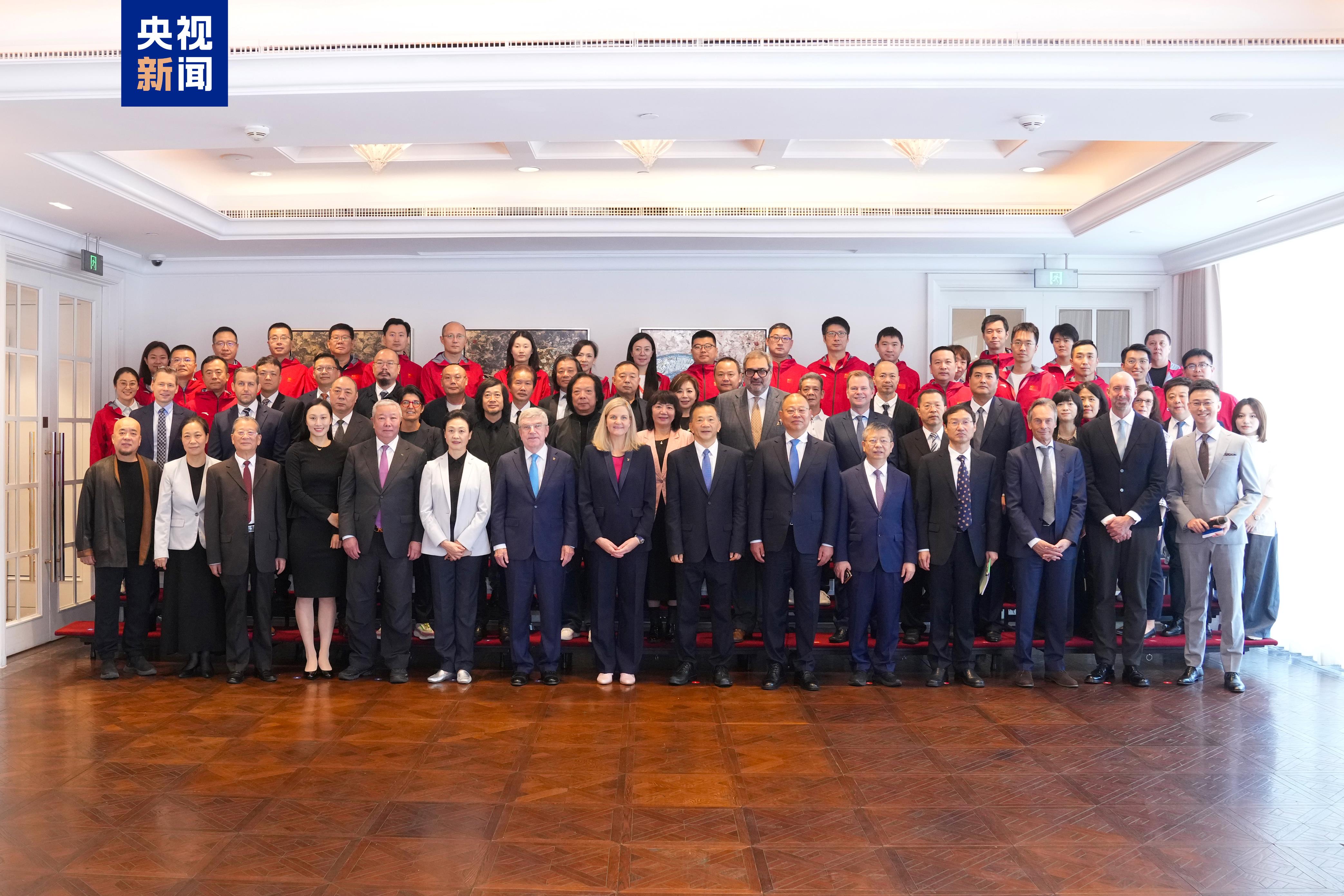 签约!中央广播电视总台与国际奥委会达成2026—2032年奥运会版权长款协议 总台2026年米兰冬奥会报道标识发布 签约!中央广播电视总台与国际奥委会达成2026—2032年奥运会版权长款协议 总台2026年米兰冬奥会报道标识发布