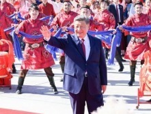 习近平在出席新疆维吾尔自治区成立70周年庆祝活动后返回北京_fororder_截图录屏_选择区域_20250926113056