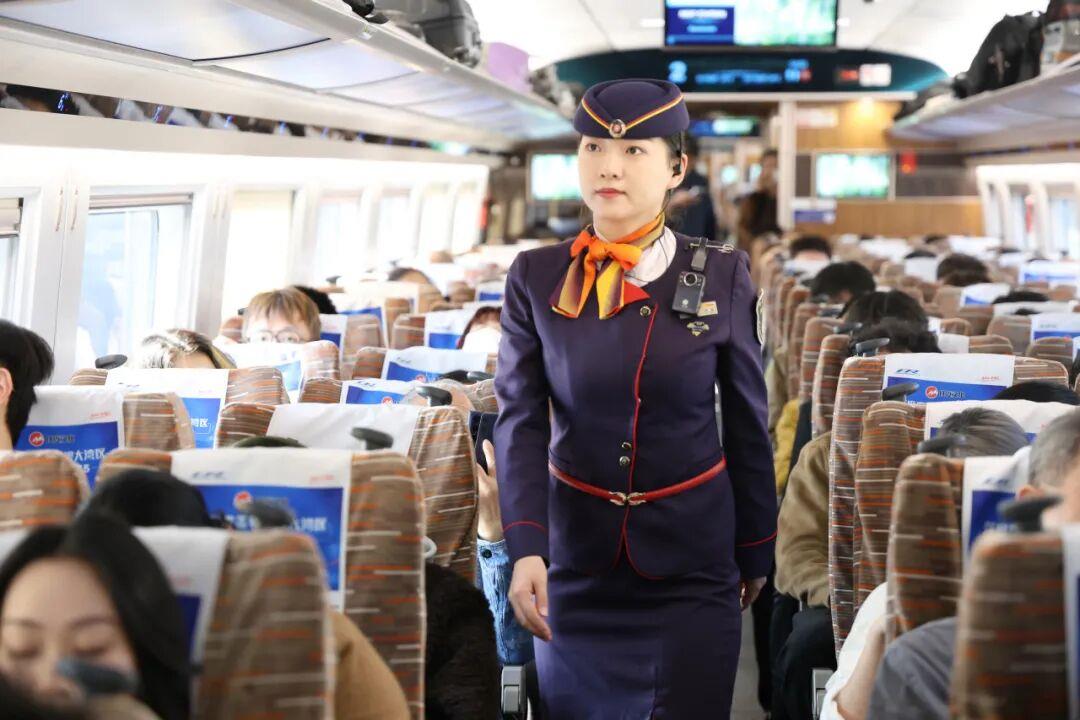 一天跑300多列复兴号!这条高铁调图后到底有多忙? 一天跑300多列复兴号!这条高铁调图后到底有多忙?