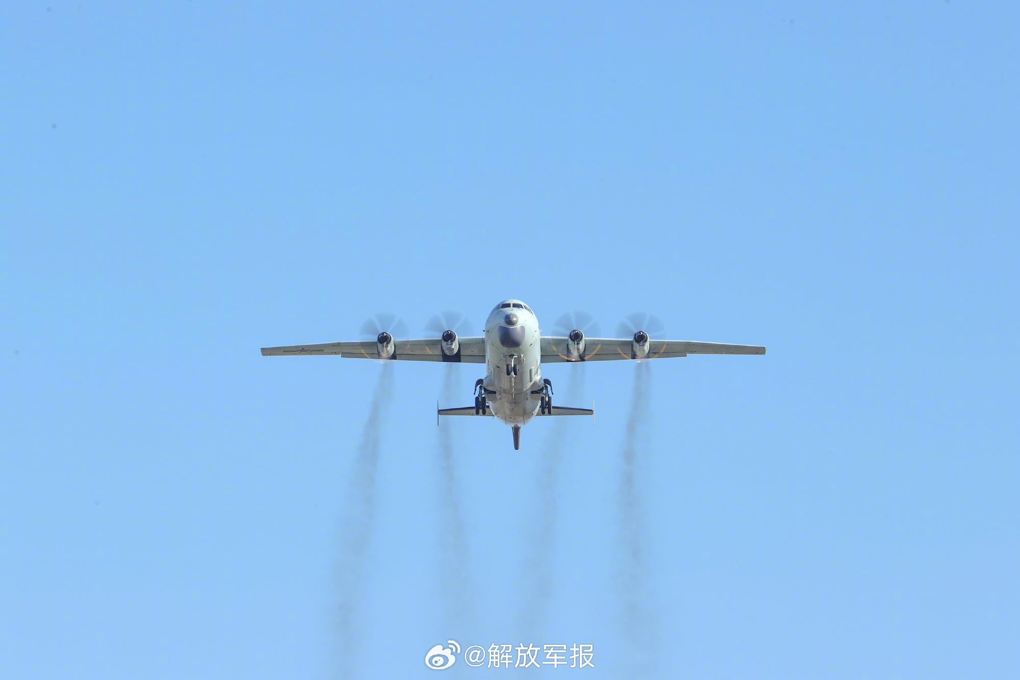 海军战机飞行训练图上新 每一张都是视觉大片 海军战机飞行训练图上新 每一张都是视觉大片