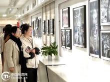 台胞摄影家作品“走进”政务大厅解锁便民服务新体验 台胞摄影家作品“走进”政务大厅解锁便民服务新体验