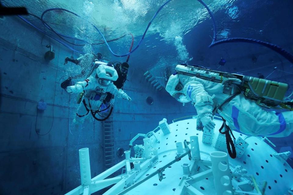 “神二十一”飞天在即 乘组地面训练精彩瞬间→ “神二十一”飞天在即 乘组地面训练精彩瞬间→