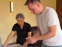 入境游快速增长 匈牙利游客体验“中国式清凉” 入境游快速增长 匈牙利游客体验“中国式清凉”