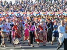老挝举行国庆50周年庆祝活动 老挝举行国庆50周年庆祝活动