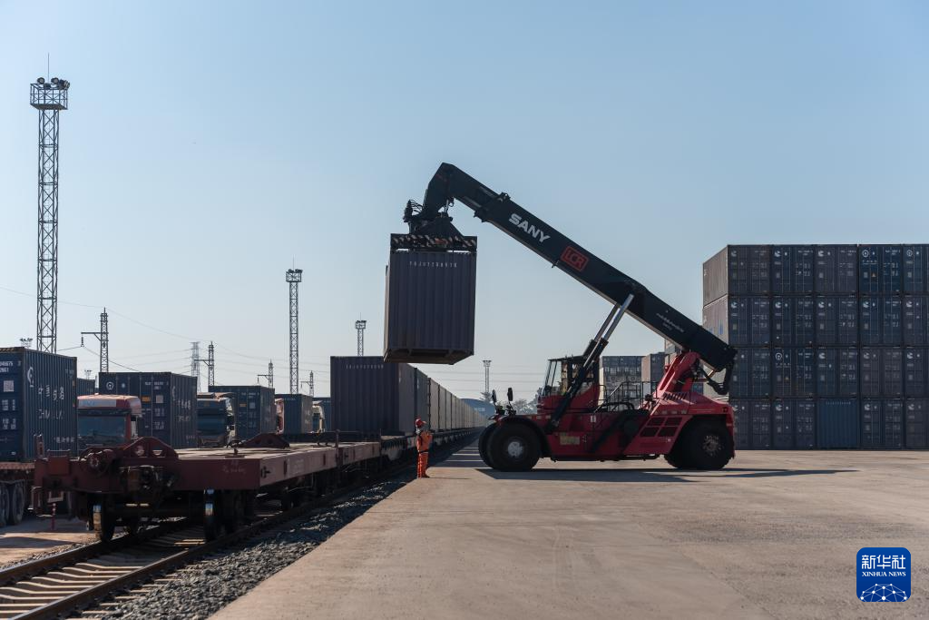 老挝木薯淀粉首次成列输华 老挝木薯淀粉首次成列输华