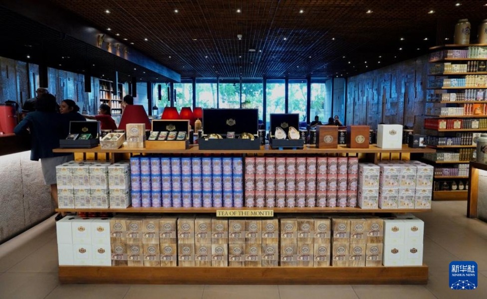 这是5月20日拍摄的斯里兰卡首都科伦坡的茶叶商店一角。新华社记者 伍岳 摄