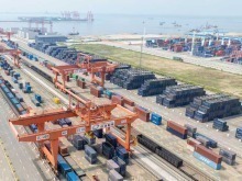 今年上半年西部陆海新通道班列运输货物66万标箱 今年上半年西部陆海新通道班列运输货物66万标箱