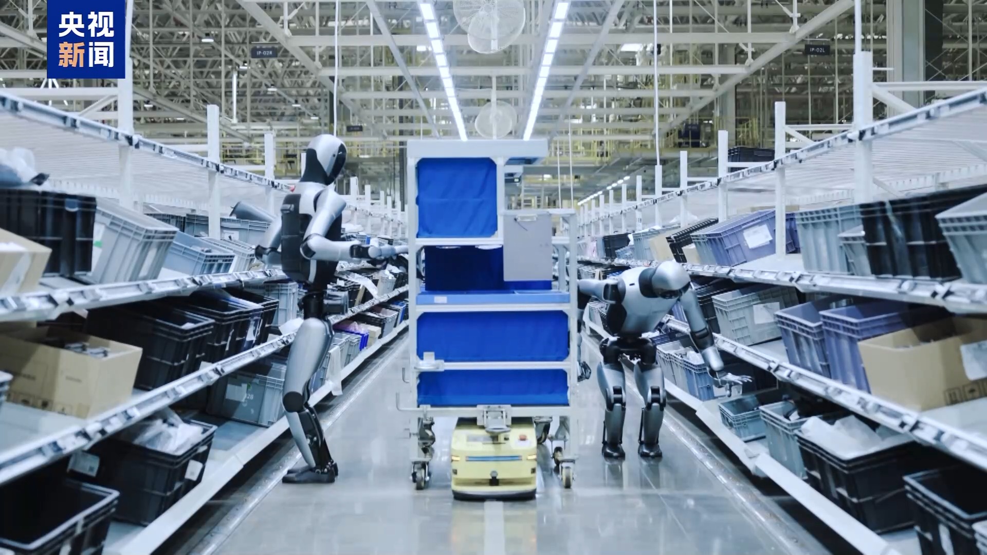 打爆米花、做咖啡、导购……人形机器人在深圳“上岗”了 打爆米花、做咖啡、导购……人形机器人在深圳“上岗”了