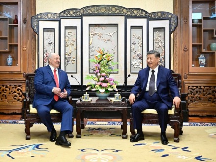 习近平会见白俄罗斯总统卢卡申科