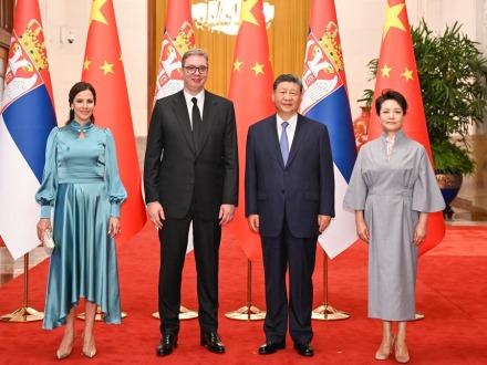 习近平同塞尔维亚总统武契奇会谈
