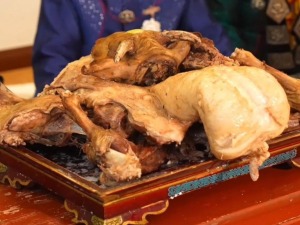 仪式感满满！台湾网红体验羊背子宴，这美味谁能抗拒？